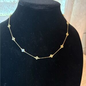 Chic Gold Clover Pendant Necklace